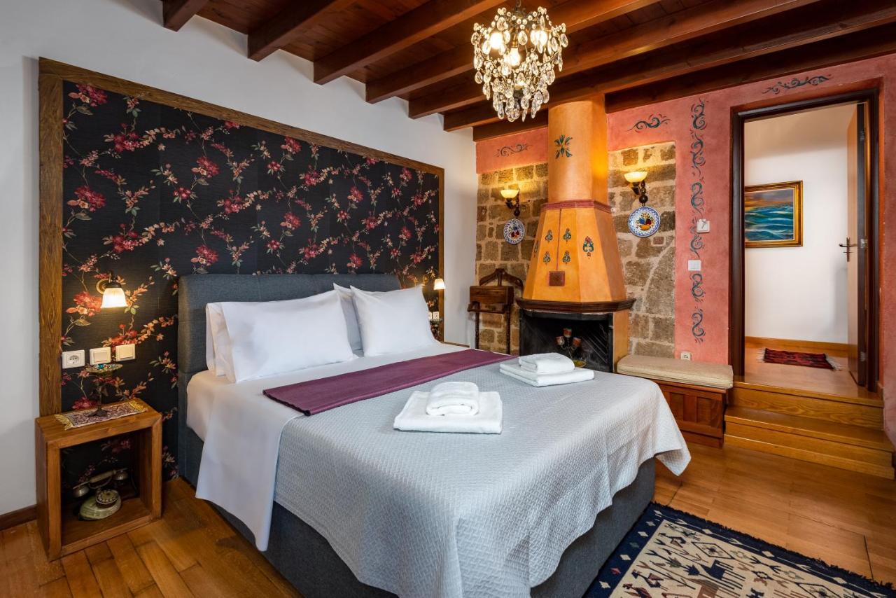 Villa Mythic *